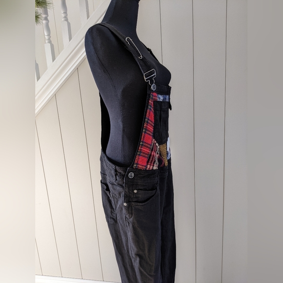 SOLD Upcycled black denim overalls - Picture 6 of 9